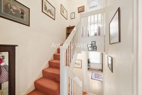 12 Whitmore Close, London, N11 1PB