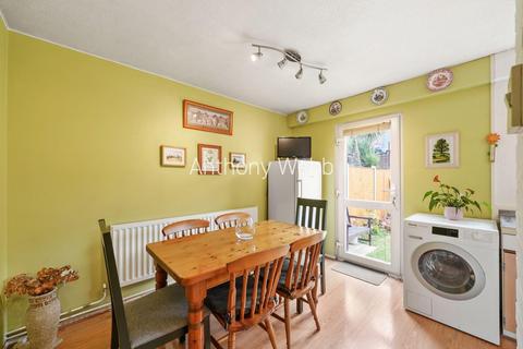 12 Whitmore Close, London, N11 1PB