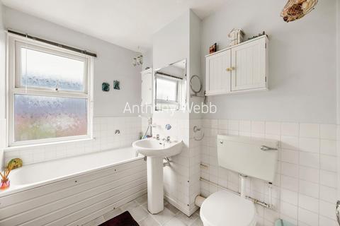 12 Whitmore Close, London, N11 1PB