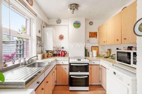 12 Whitmore Close, London, N11 1PB