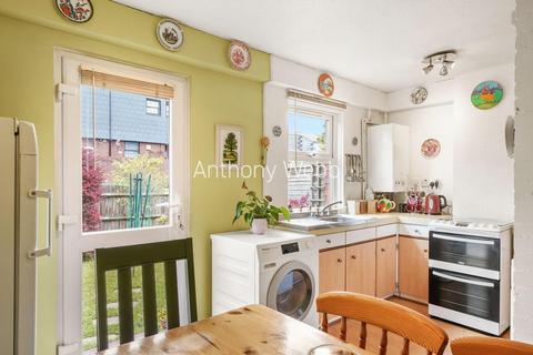 12 Whitmore Close, London, N11 1PB
