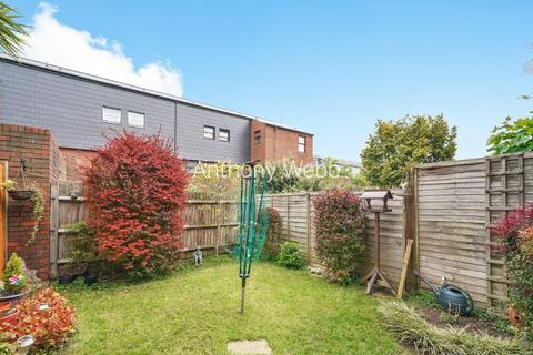 12 Whitmore Close, London, N11 1PB