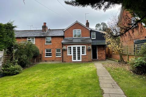 3 bedroom semi-detached house to rent - Highwood Road, Chelmsford CM1