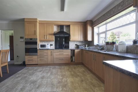 3 bedroom detached bungalow for sale - Sandhurst Lane, Bexhill-On-Sea