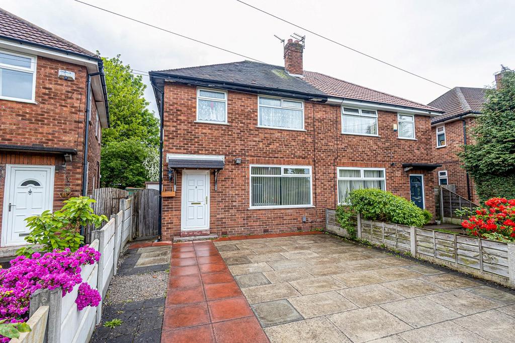 Chatsworth Crescent, Stretford, Manchester, M32 3 bed semidetached