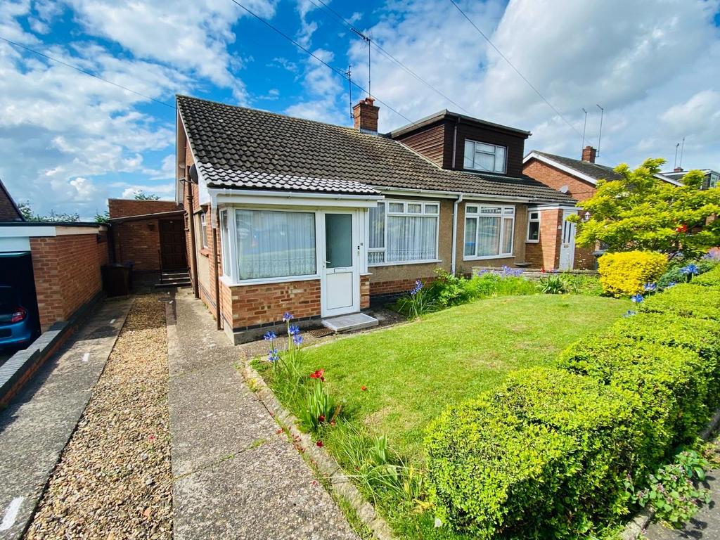 Highlands Avenue, Spinney Hill, Northampton NN3 2 bed semidetached