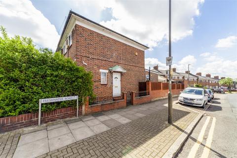 3 bedroom end of terrace house for sale - Freshwater Road, London