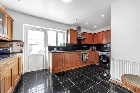 3 bedroom end of terrace house for sale, Freshwater Road, London