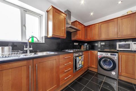 3 bedroom end of terrace house for sale, Freshwater Road, London
