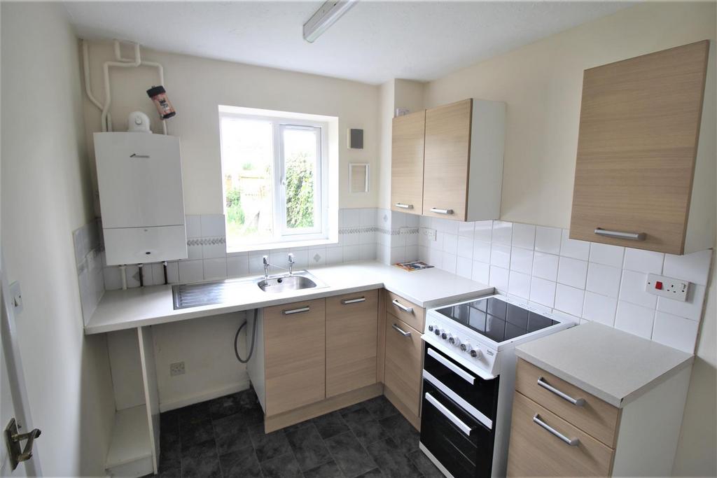 Willowbank, Chippenham 2 bed semidetached house £900 pcm (£208 pw)