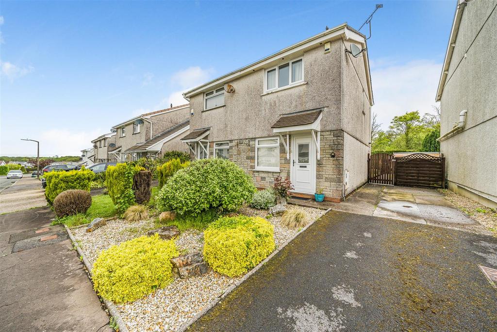 ClosGlanlliw, Pontlliw, Swansea 2 bed semidetached house for sale £140,000