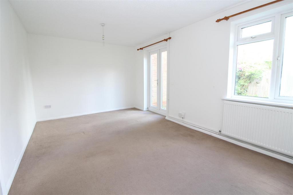 Twyford Road, Jersey Farm, St Albans... 2 bed semidetached house £1,400 pcm (£323 pw)