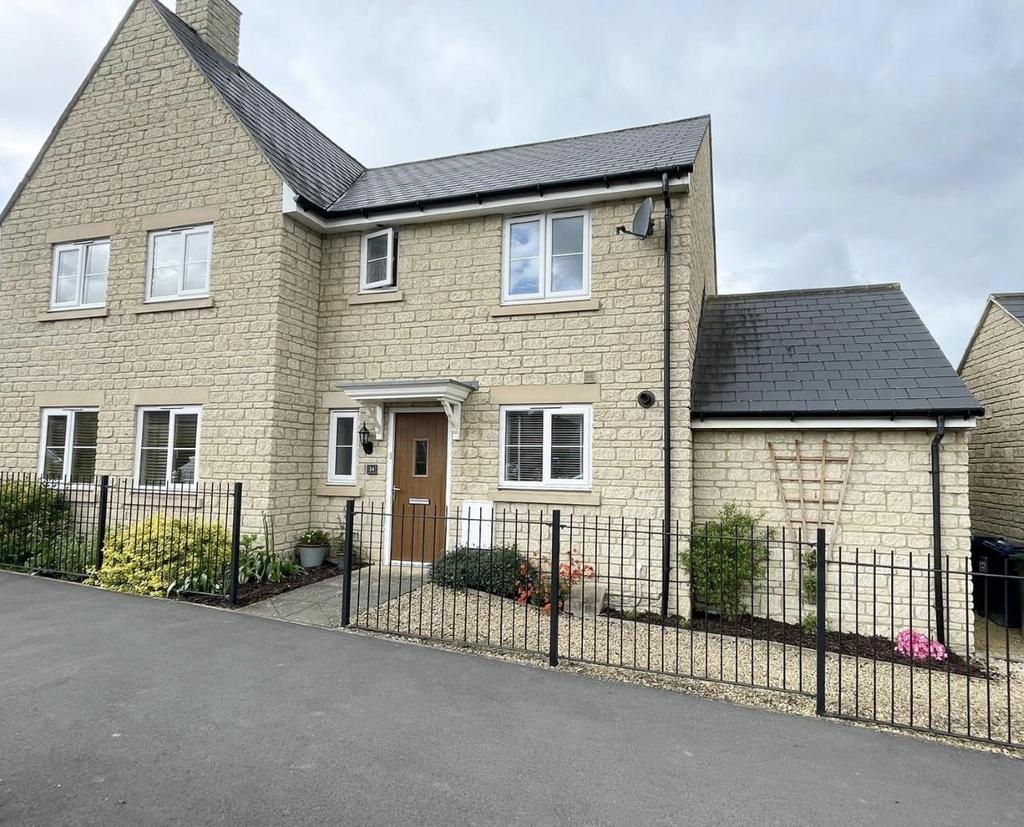 Buccaneer Avenue, Brockworth, Gloucester 3 bed semidetached house for
