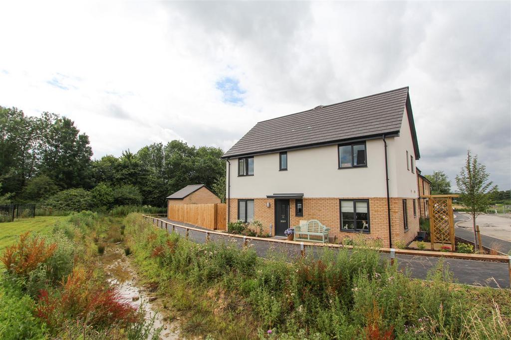 The Drumway, Keynsham, Bristol 4 bed end of terrace house for sale £