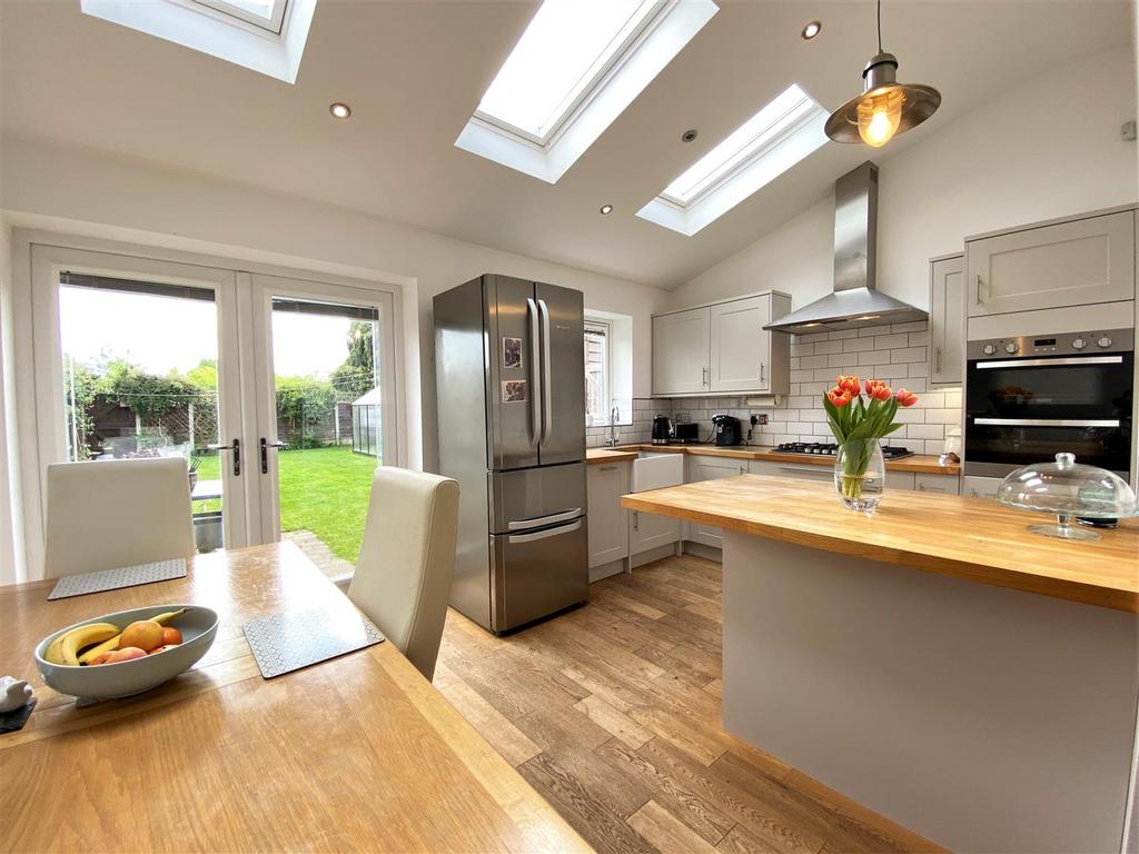 Bancroft Road, Newark 3 bed semidetached house £240,000