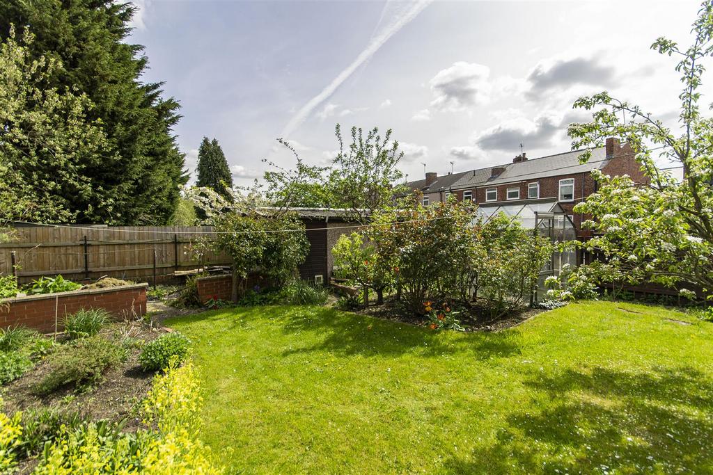 Derby Road, Chesterfield 2 bed terraced house for sale £140,000