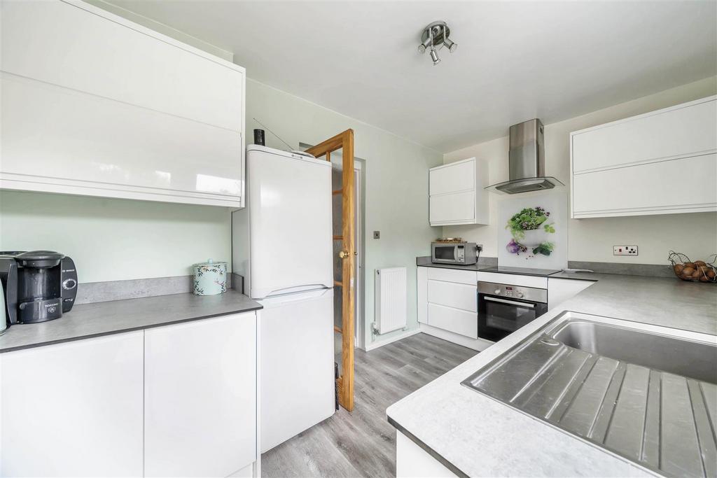 Holtye Crescent, Maidstone 3 bed semidetached house £425,000