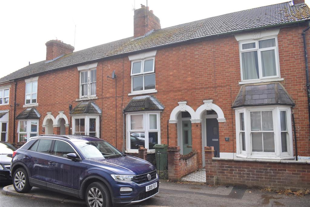 Spring Gardens, Newport Pagnell 3 bed terraced house for sale £300,000