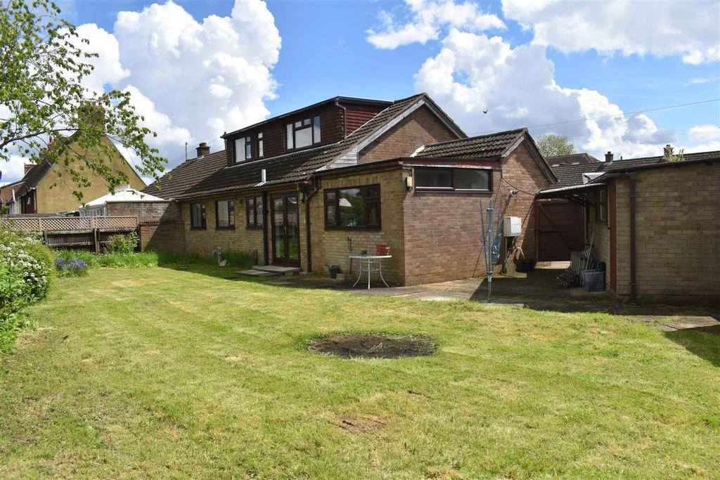 Maltings Close, Cranfield, Bedford 4 bed semidetached bungalow for