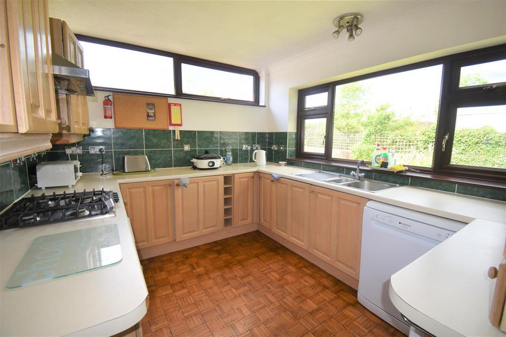 Maltings Close, Cranfield, Bedford 4 bed semidetached bungalow for