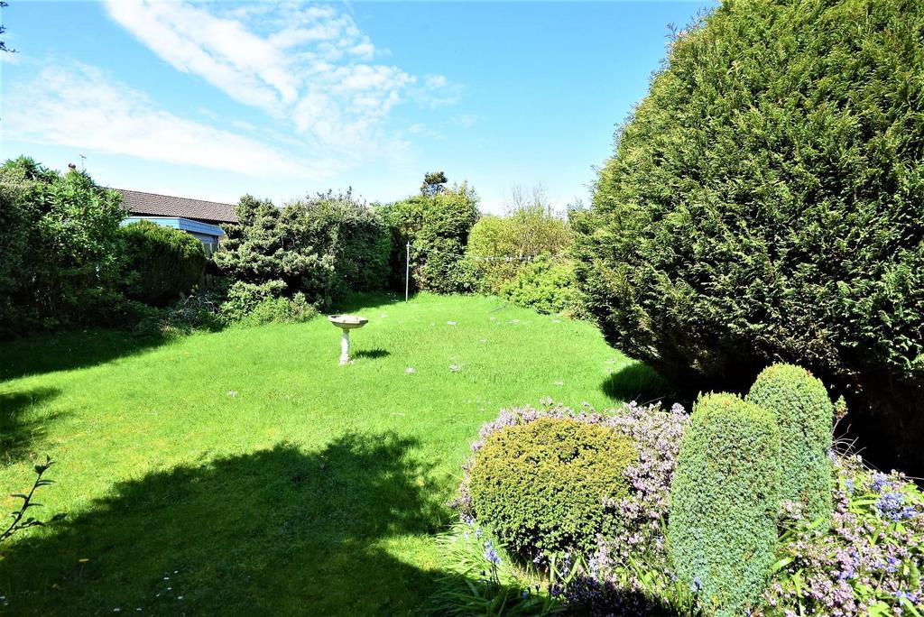 Bewley Grove, Peterlee, Durham, SR8 1PP 2 bed semidetached bungalow