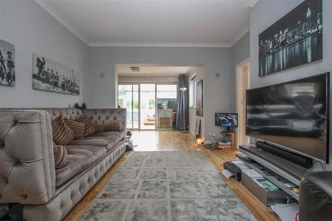 18 Westbourne Drive, Brentwood, CM14 4PH