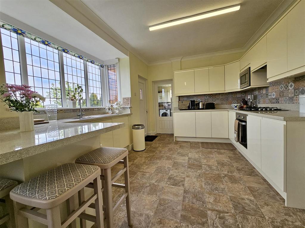 Dining kitchen