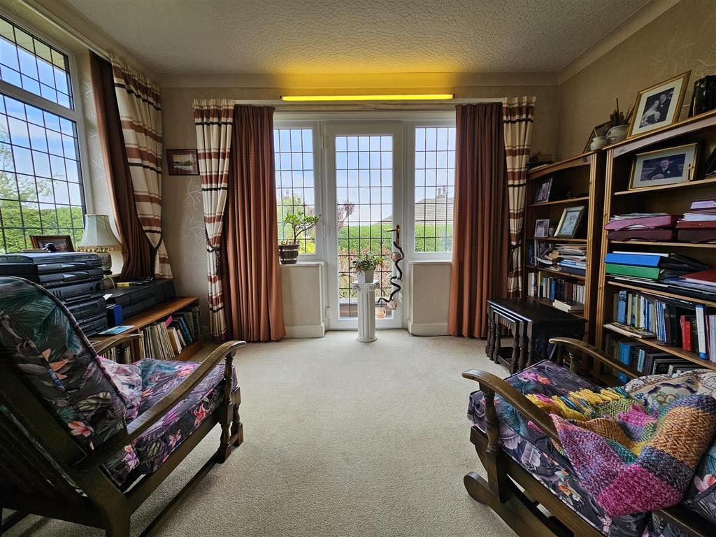 Lounge extension