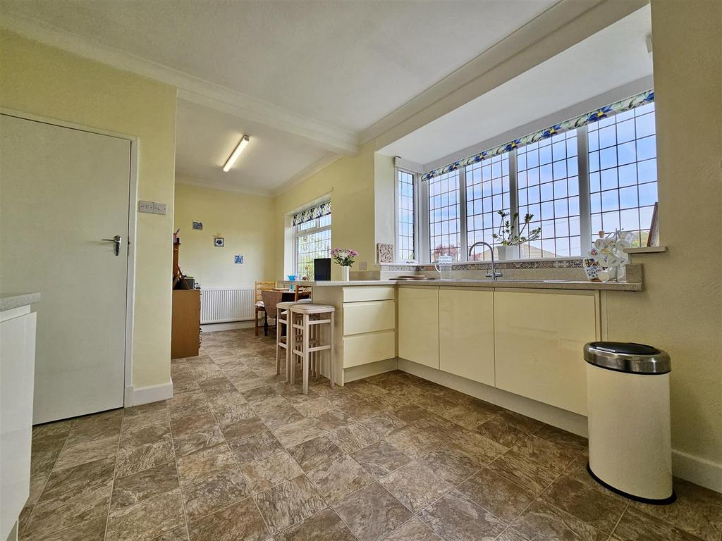 Dining kitchen