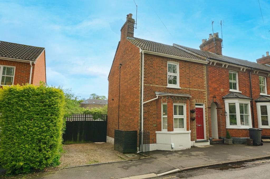 Waterloo Road, Leighton Buzzard 2 bed end of terrace house for sale £