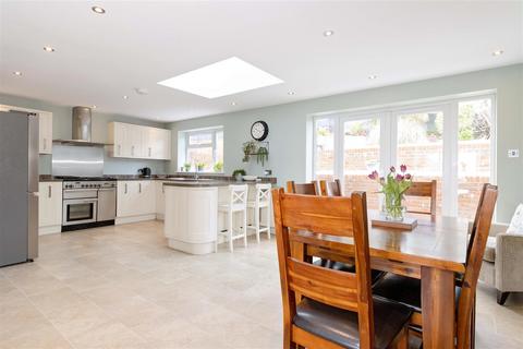 30 Brangwyn Crescent, Brighton, BN1 8XJ