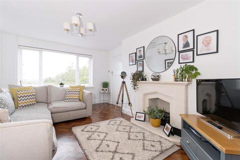30 Brangwyn Crescent, Brighton, BN1 8XJ