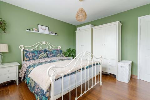 30 Brangwyn Crescent, Brighton, BN1 8XJ