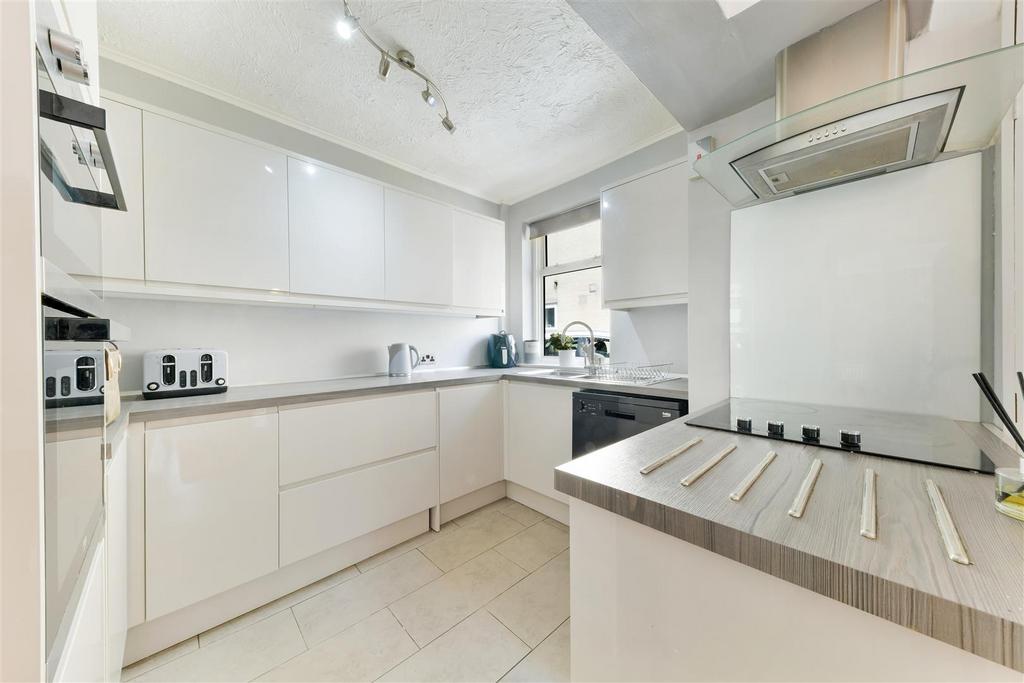 Buckland Road, Lower Kingswood 3 bed chalet for sale £649,950