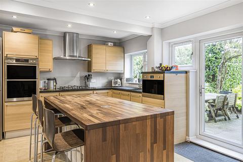 11 School Road, Haslemere, GU27 3RN