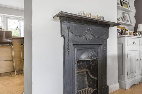 11 School Road, Haslemere, GU27 3RN