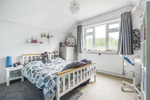 11 School Road, Haslemere, GU27 3RN
