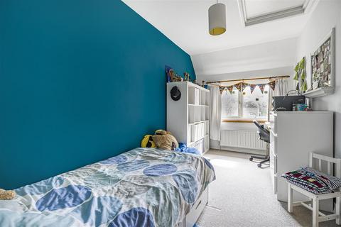 11 School Road, Haslemere, GU27 3RN