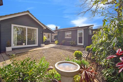 2 bedroom bungalow for sale, Darenth Rise, Chatham, ME5