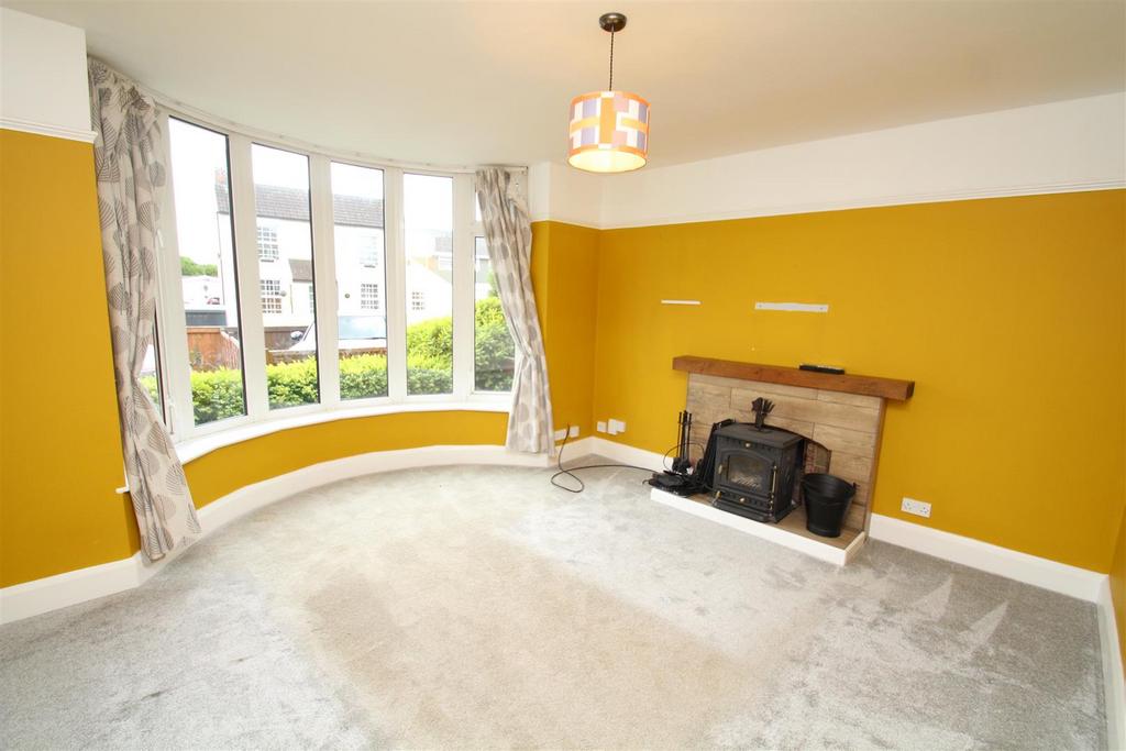 Ermin Street, Lower Stratton, Swindon 3 bed semidetached house for sale £300,000