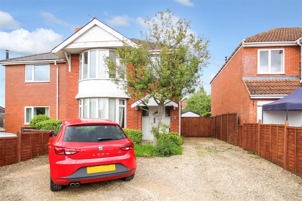 Ermin Street, Lower Stratton, Swindon 3 bed semidetached house for