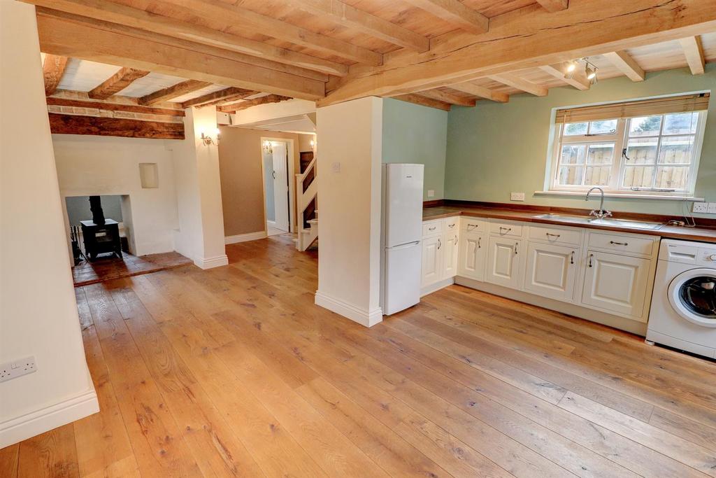 Whitnash Road, Whitnash, Leamington Spa 2 bed cottage £1,150 pcm (£