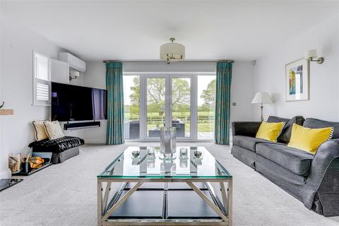 3 Oak Tree Close, Nazeing, Waltham Abbey, EN9 2BP