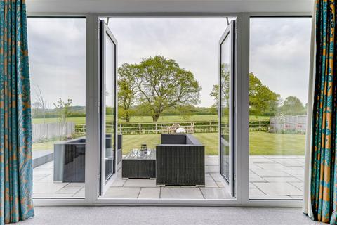 3 Oak Tree Close, Nazeing, Waltham Abbey, EN9 2BP