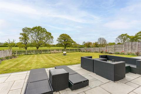 3 Oak Tree Close, Nazeing, Waltham Abbey, EN9 2BP