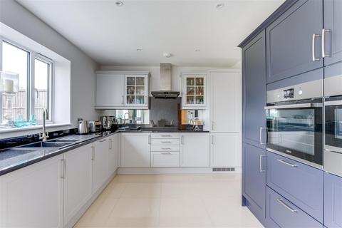 3 Oak Tree Close, Nazeing, Waltham Abbey, EN9 2BP