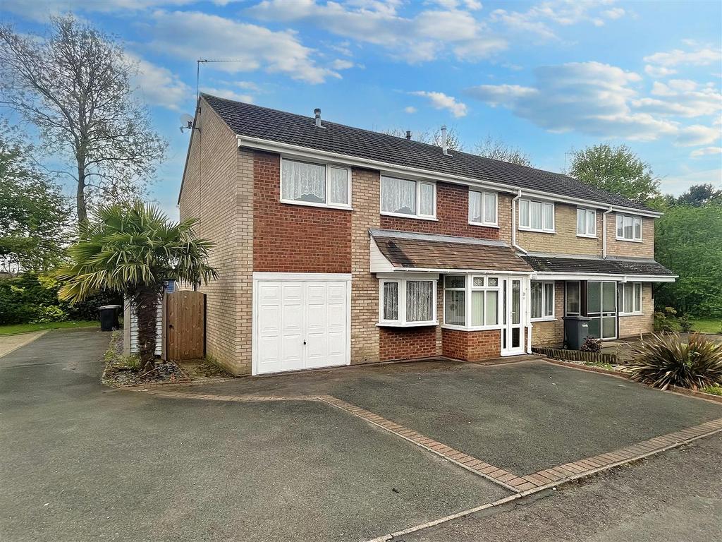 Berkshire Close, Stockingford, Nuneaton 3 bed detached house for sale