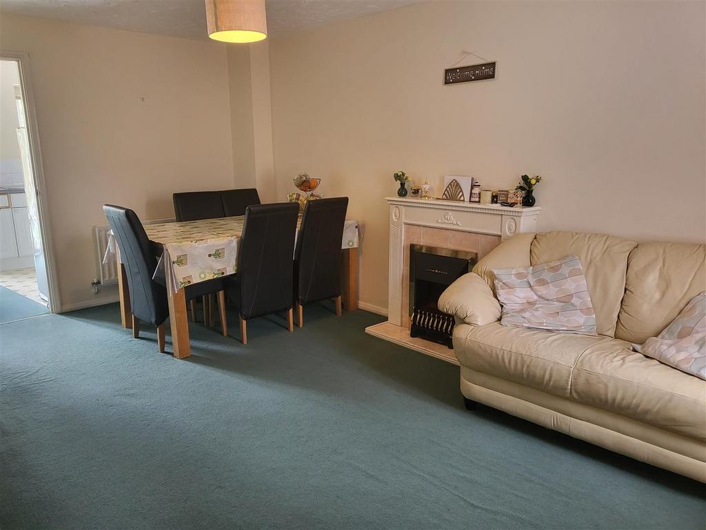 Drapers Field, Canal Basin, Coventry 2 bed end of terrace house £875