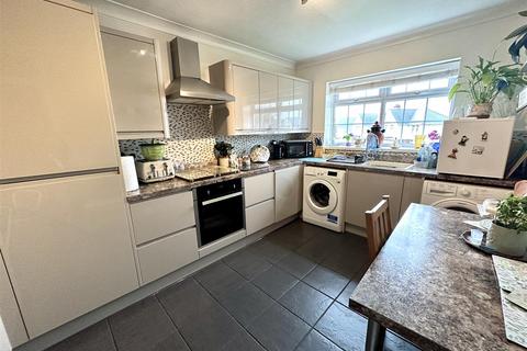 26 Barrians Way, Barry, CF62 8JG