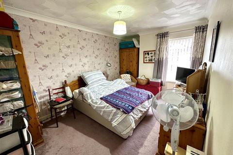 26 Barrians Way, Barry, CF62 8JG
